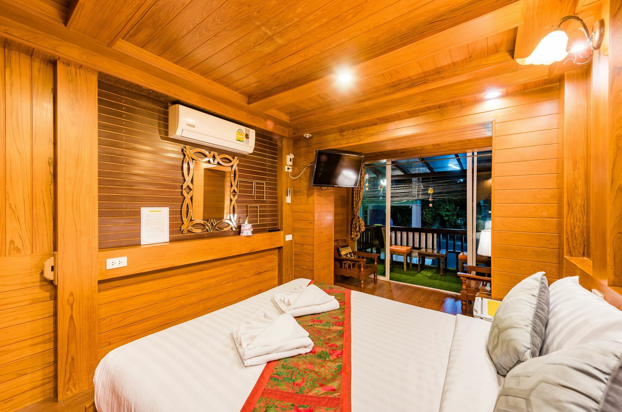 Villa Baan Ratchapruek à Phuket Extérieur photo
